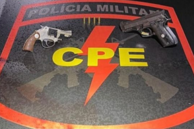Pistola 765 municiada é apreendida por policiais da CPE; dois são presos