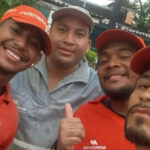 Garis encontram R$ 7 mil no lixo e devolvem dinheiro à dona Garis encontram R$ 7 mil no lixo e devolvem dinheiro à dona