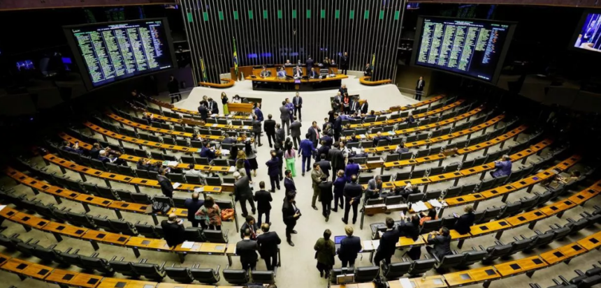 PEC do fim da escala 6×1 ultrapassa mínimo de assinaturas necessárias para tramitação na Câmara PEC do fim da escala 6×1 ultrapassa mínimo de assinaturas necessárias para tramitação na Câmara