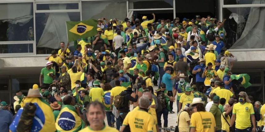 Arthur Lira trava comissão sobre anistia a presos do 8/1 diante de indefinição e atrito com o STF Arthur Lira trava comissão sobre anistia a presos do 8/1 diante de indefinição e atrito com o STF