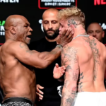 Mike Tyson dá tapa no rosto de Jake Paul em pesagem cerimonial Mike Tyson dá tapa no rosto de Jake Paul em pesagem cerimonial