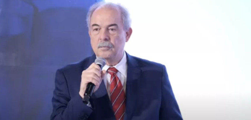 Mercadante assume o compromisso de recuperar o Museu Nacional, no Rio de Janeiro