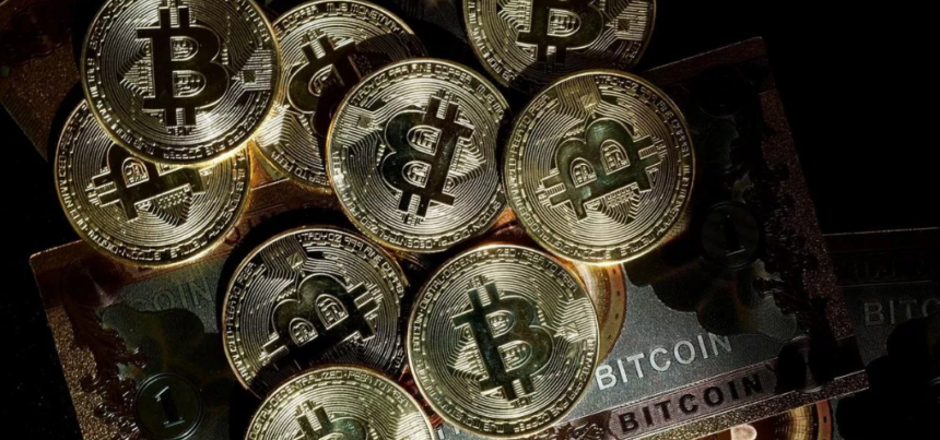 Bitcoin ultrapassa US mil pela primeira vez