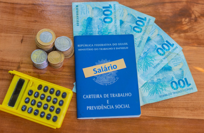 Salário mínimo pode subir para R$ 1.521 em 2025, apontam projeções Salário mínimo pode subir para R$ 1.521 em 2025, apontam projeções