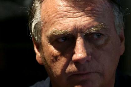 “Não acredito nesta historinha de golpe”, diz Bolsonaro “Não acredito nesta historinha de golpe”, diz Bolsonaro