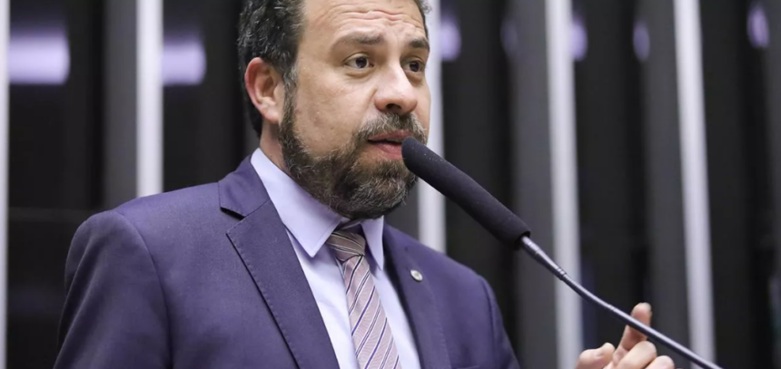 Esquerda está perdendo a guerra cultural para a extrema-direita, avalia Guilherme Boulos Esquerda está perdendo a guerra cultural para a extrema-direita, avalia Guilherme Boulos