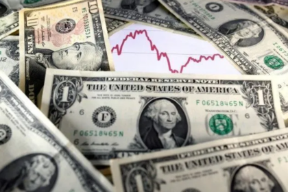 Dólar oscila com prévia da inflação e expectativa por medidas fiscais; bolsa sobe Dólar oscila com prévia da inflação e expectativa por medidas fiscais; bolsa sobe