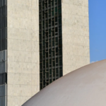 Governo confirma que renda acima de R$ 50 mil será taxada em 10% Governo confirma que renda acima de R$ 50 mil será taxada em 10%