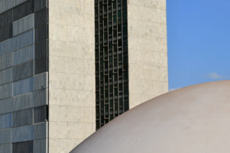 Governo confirma que renda acima de R$ 50 mil será taxada em 10% Governo confirma que renda acima de R$ 50 mil será taxada em 10%