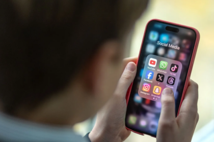 Austrália aprova lei inédita no mundo para proibir redes sociais a menores de 16 Austrália aprova lei inédita no mundo para proibir redes sociais a menores de 16