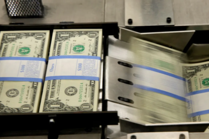 Dólar bate R$ 6 pela 1ª vez na história com pacote fiscal e isenção do IR; bolsa cai Dólar bate R$ 6 pela 1ª vez na história com pacote fiscal e isenção do IR; bolsa cai