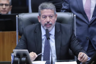 Lira cita “boa vontade” com corte de gastos, mas fala em “aprimorar” Lira cita “boa vontade” com corte de gastos, mas fala em “aprimorar”