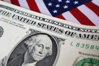 Dólar bate novo recorde e fecha em R$ 6 pela 1ª vez na história Dólar bate novo recorde e fecha em R$ 6 pela 1ª vez na história