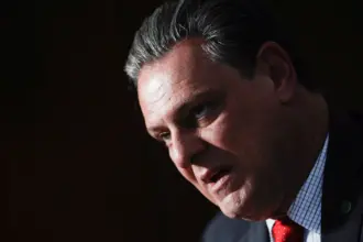 Ministro critica Carrefour por suspensão de carnes do Mercosul e apoia boicote dos frigoríficos Ministro critica Carrefour por suspensão de carnes do Mercosul e apoia boicote dos frigoríficos