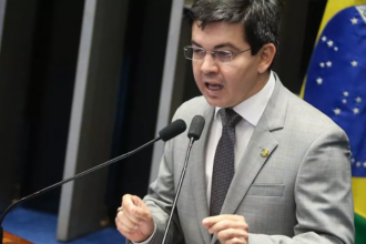 Randolfe Rodrigues confirma incômodo de parlamentares após decisão do STF sobre emendas Randolfe Rodrigues confirma incômodo de parlamentares após decisão do STF sobre emendas