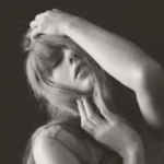 Taylor Swift é, pelo segundo ano, a artista mais ouvida globalmente no Spotify.