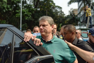 Tarcísio admite “ajustes” na PM, mas nega enfraquecimento de Derrite Tarcísio admite “ajustes” na PM, mas nega enfraquecimento de Derrite