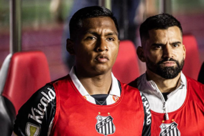 Athletico-PR pede US$ 2,5 milhões para negociar Mastriani e Santos aceita troca de jogadores