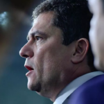 Moro não se cansa de passar vergonha: ataca a economia forte de Lula e defende a polícia selvagem de SP