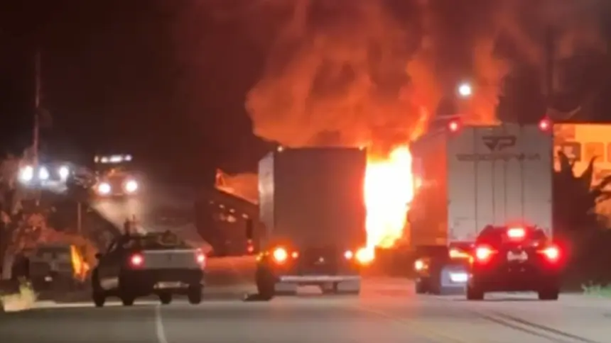 Acidente envolvendo veículo de passeio, caminhão e ônibus deixa 38 mortos em Minas Gerais