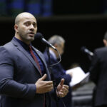 Defesa de Daniel Silveira considera prisão ‘arbitrária’ e diz que Moraes violou Lei de Execuções Penais