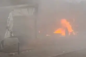 Avião de pequeno porte cai no centro de Gramado deixando vários mortos Avião de pequeno porte cai no centro de Gramado deixando vários mortos