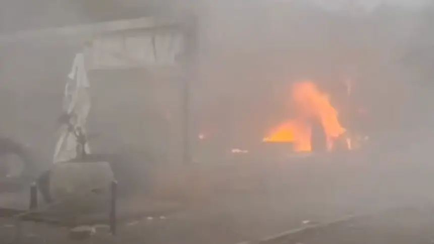 Avião de pequeno porte cai no centro de Gramado deixando vários mortos