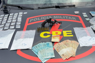 CPE retira de circulação dupla suspeita de tráfico de drogas e posse de arma de fogo CPE retira de circulação dupla suspeita de tráfico de drogas e posse de arma de fogo