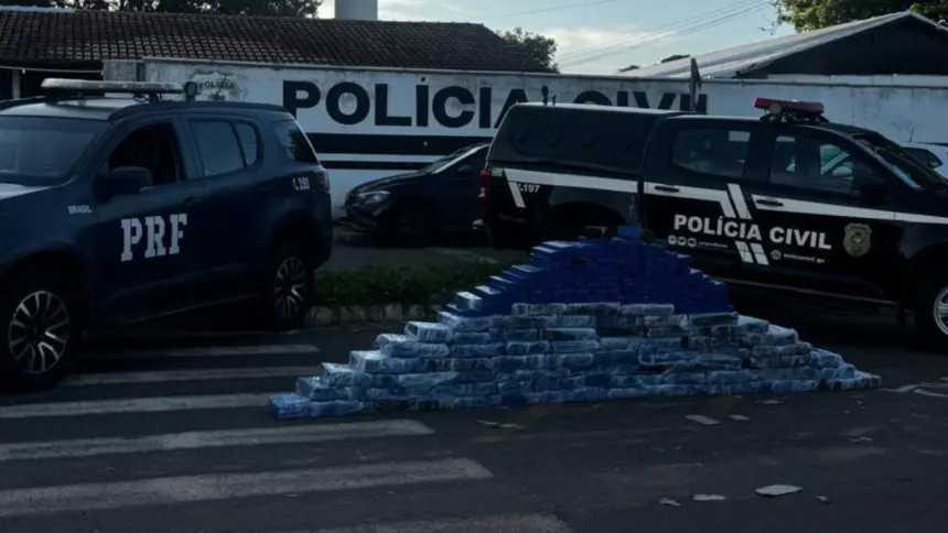 Carregamento de droga é apreendido pela polícia com nota fiscal de móveis planejados Carregamento de droga é apreendido pela polícia com nota fiscal de móveis planejados