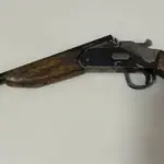 Casal com histórico criminal é preso por tráfico e porte ilegal de arma no Residencial Ipê