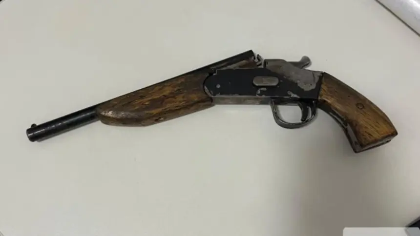 Casal com histórico criminal é preso por tráfico e porte ilegal de arma no Residencial Ipê