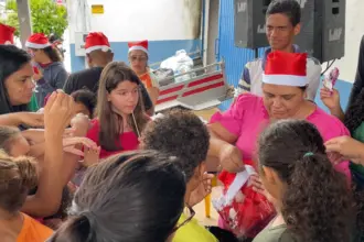 Centenas de crianças participam da 1ª edição do Natal Solidário no Residencial Paulo Dias