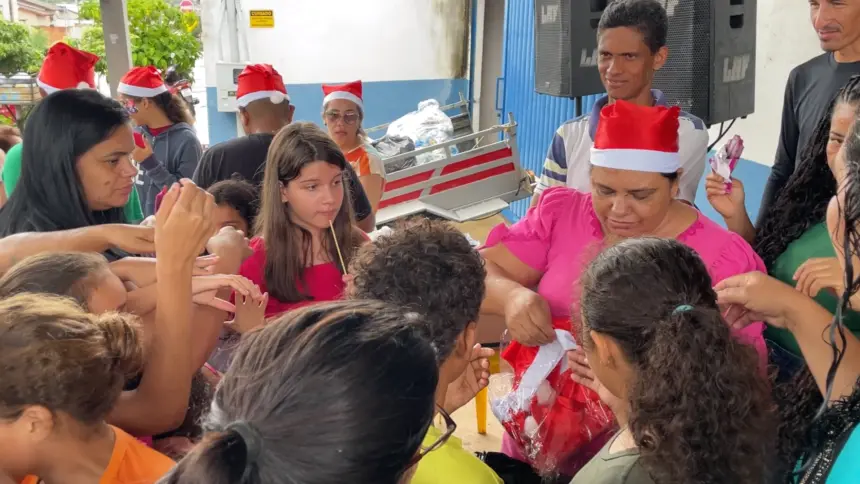 Centenas de crianças participam da 1ª edição do Natal Solidário no Residencial Paulo Dias