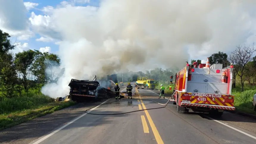 Com 8 mortes, final de semana foi trágico nas rodovias federais goianas Com 8 mortes, final de semana foi trágico nas rodovias federais goianas