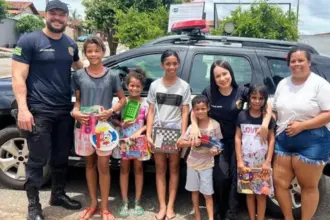 Crianças escrevem cartas à Polícia Civil pedindo cesta básica e panetone Crianças escrevem cartas à Polícia Civil pedindo cesta básica e panetone