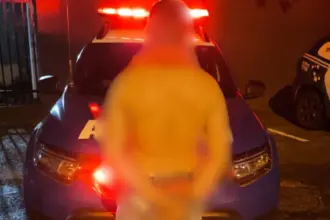 Homem é preso no Bairro Amigo após agredir companheira com murros e chutes