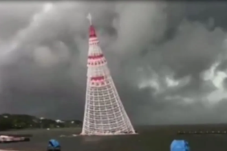 Árvore de Natal flutuante cai em Maricá e mata um funcionário durante tempestade