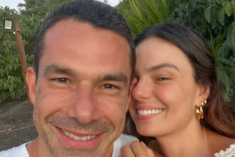 Isis Valverde e Marcus Buaiz se casam no civil
