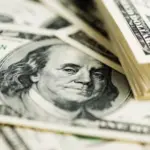 Mercado utiliza a taxa Ptax como referência, e não houve registro de transações com dólar a R$ 6,40 Mercado utiliza a taxa Ptax como referência, e não houve registro de transações com dólar a R$ 6,40