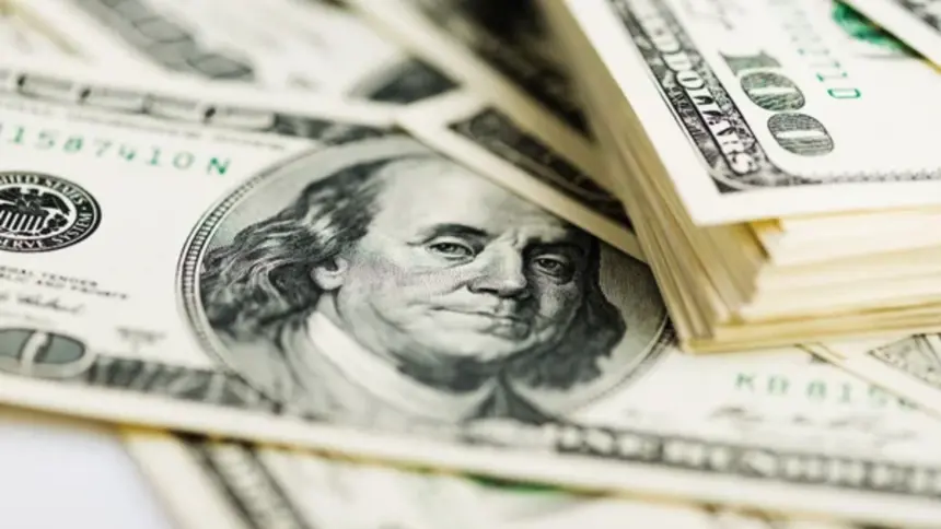 Mercado utiliza a taxa Ptax como referência, e não houve registro de transações com dólar a R$ 6,40 Mercado utiliza a taxa Ptax como referência, e não houve registro de transações com dólar a R$ 6,40