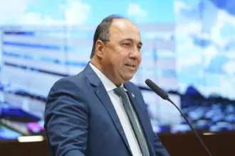 “Mineradoras devem priorizar transportadores locais”, defende deputado Lineu Olímpio “Mineradoras devem priorizar transportadores locais”, defende deputado Lineu Olímpio