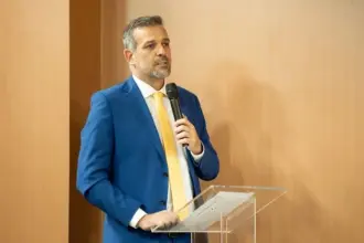 Para conter endividamento da prefeitura, Renato iniciará gestão com estrutura reduzida Para conter endividamento da prefeitura, Renato iniciará gestão com estrutura reduzida