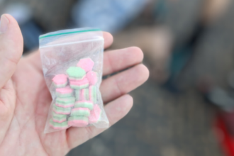 Polícia Civil prende casal por fazer delivery de tráfico de drogas Polícia Civil prende casal por fazer delivery de tráfico de drogas