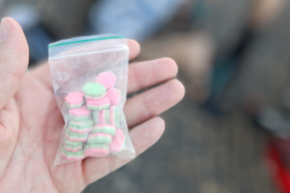 Polícia Civil prende casal por fazer delivery de tráfico de drogas Polícia Civil prende casal por fazer delivery de tráfico de drogas