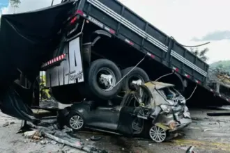 Sobe para 41 o número de mortos em acidente em rodovia de Minas Gerais Sobe para 41 o número de mortos em acidente em rodovia de Minas Gerais