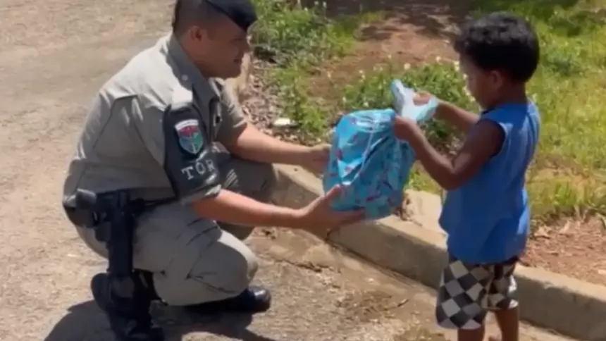 Solidariedade na Pista: Polícia Rodoviária realiza Natal Solidário em Goianésia Solidariedade na Pista: Polícia Rodoviária realiza Natal Solidário em Goianésia
