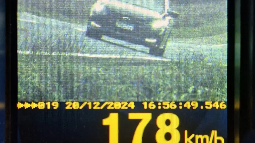 Veículos são flagrados a quase 200km/h na BR-153 durante Operação Natal Veículos são flagrados a quase 200km/h na BR-153 durante Operação Natal