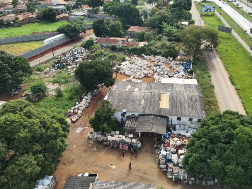 Terra Limpa: PCGO apreende 25 toneladas de recipientes de defensivos agrícolas e prende suspeitos em flagrante Terra Limpa: PCGO apreende 25 toneladas de recipientes de defensivos agrícolas e prende suspeitos em flagrante