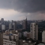 Tempestade em SP: Alagamentos, Carros Ilhados e Queda de Energia na Grande São Paulo Tempestade em SP: Alagamentos, Carros Ilhados e Queda de Energia na Grande São Paulo