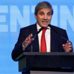 Argentina Registra Superávit Financeiro em 2024 Após 14 Anos  Argentina Registra Superávit Financeiro em 2024 Após 14 Anos